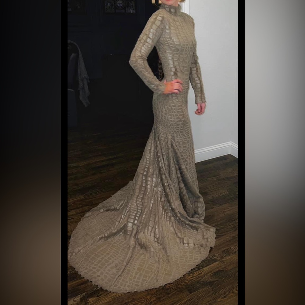 Stello , velvet crocodile gown size 0-2